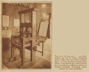872938 Afbeelding van een klassieke houten drukpers in de in 1907 opgerichte School voor de Grafische Vakken ...